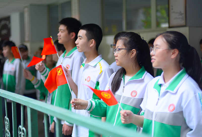 南充十一中举行纪念五四运动100周年快闪活动