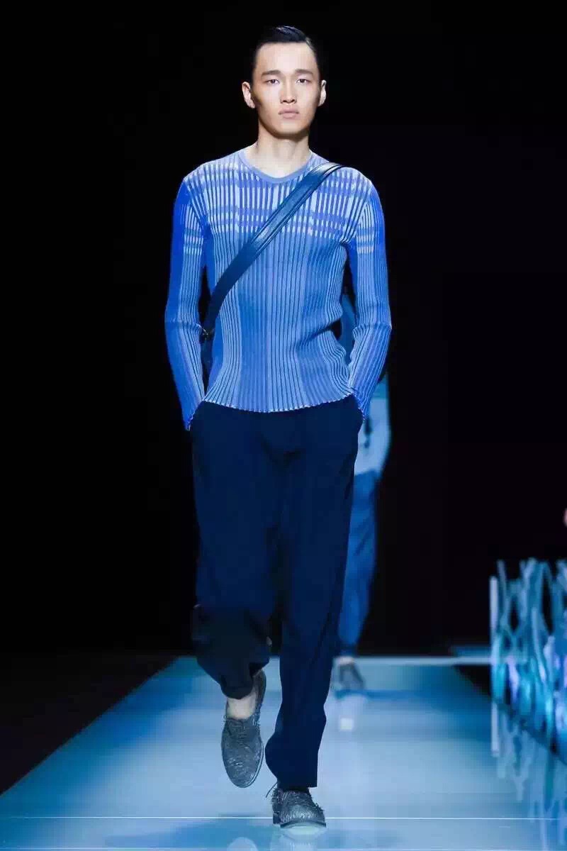 实力演绎大长腿,用东方面孔挑战西方审美