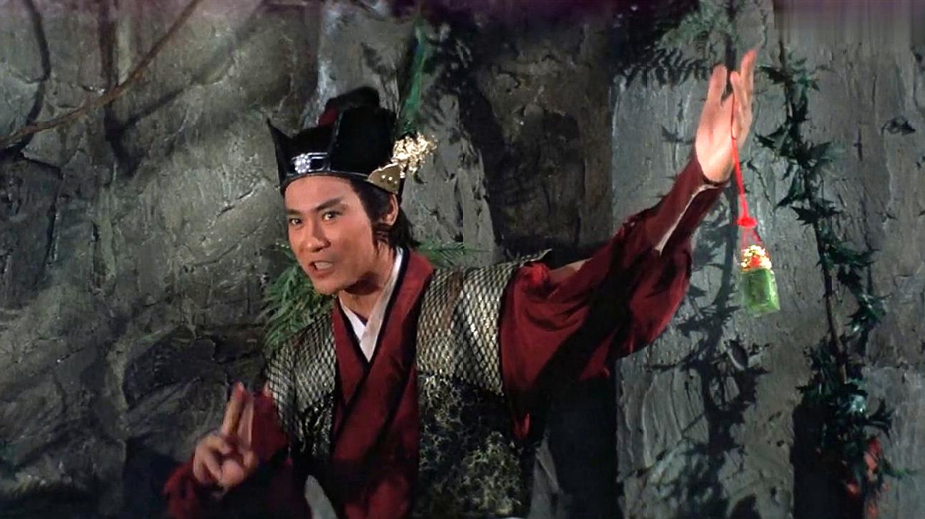 御猫三戏锦毛鼠:御猫展昭抢回皇上的玉玺,猫真是老鼠的天敌!