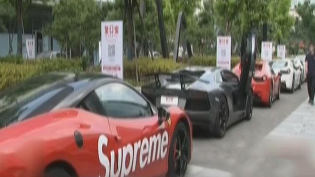 《晚间新闻报道》20170830共享豪车现身街头