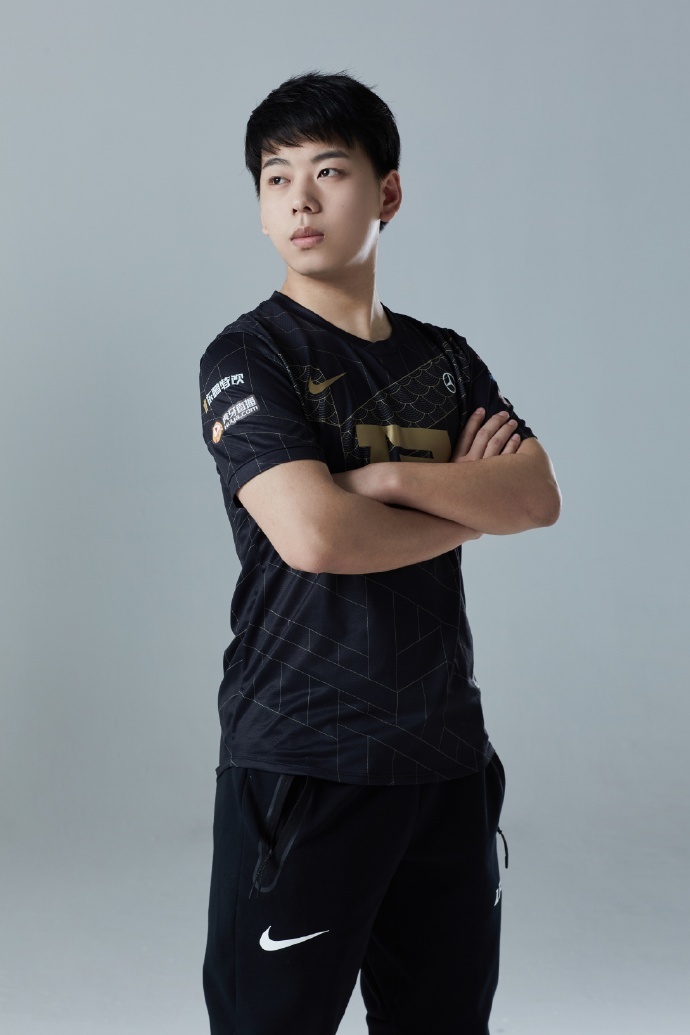 rng春季赛定妆照:虎哥告诉你什么叫做真男人