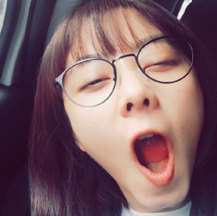 今天,小编在刷微博的时候,随手点开了《最好的我们》中耿耿的扮演者