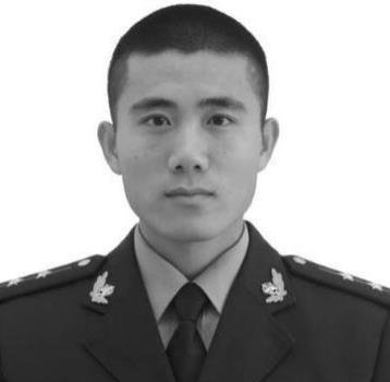 23岁武警烈士,鸣枪礼为他送行,沿途群众一路相中央军委新设鸣枪礼,为