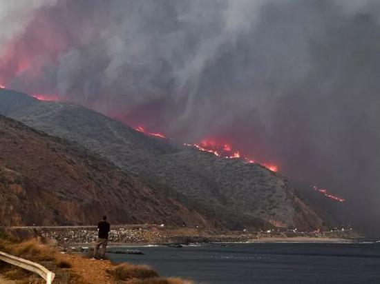 好萊塢明星上演大逃亡，加州大火是主犯
