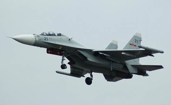 轰-6u空中加油机2架 歼-10战斗机4架 7,歼击机梯队