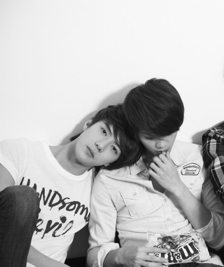 谁有exo每个人出道预告的照片?还有合体的