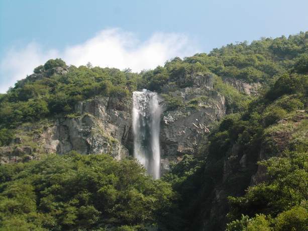 前童梁皇山簡介 前童梁皇山景區位於全國生態示範縣-寧海,距縣城12