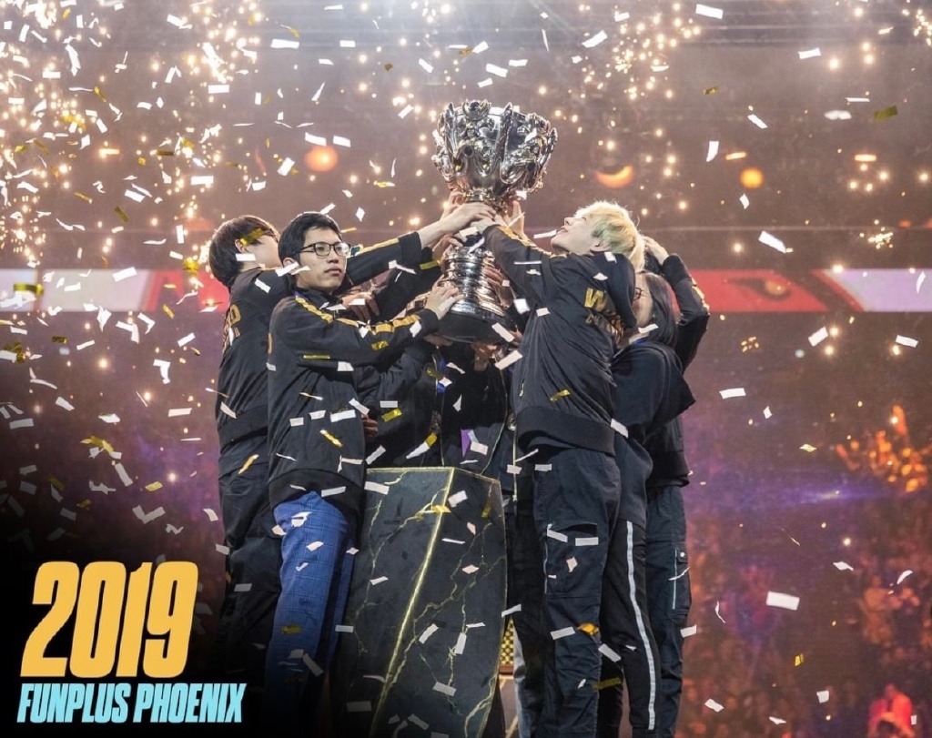 lolesports更新动态发布十张s赛的冠军合影