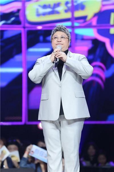 韩红在舞台上