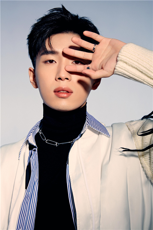本周主打星专访曹杨 首专11首歌曲上演不同”规定情境“ - 360娱乐，你开心就好