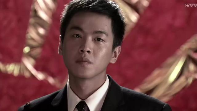 方天翼带领黑狐突击队伏击鬼子,最后零伤亡全歼了鬼子