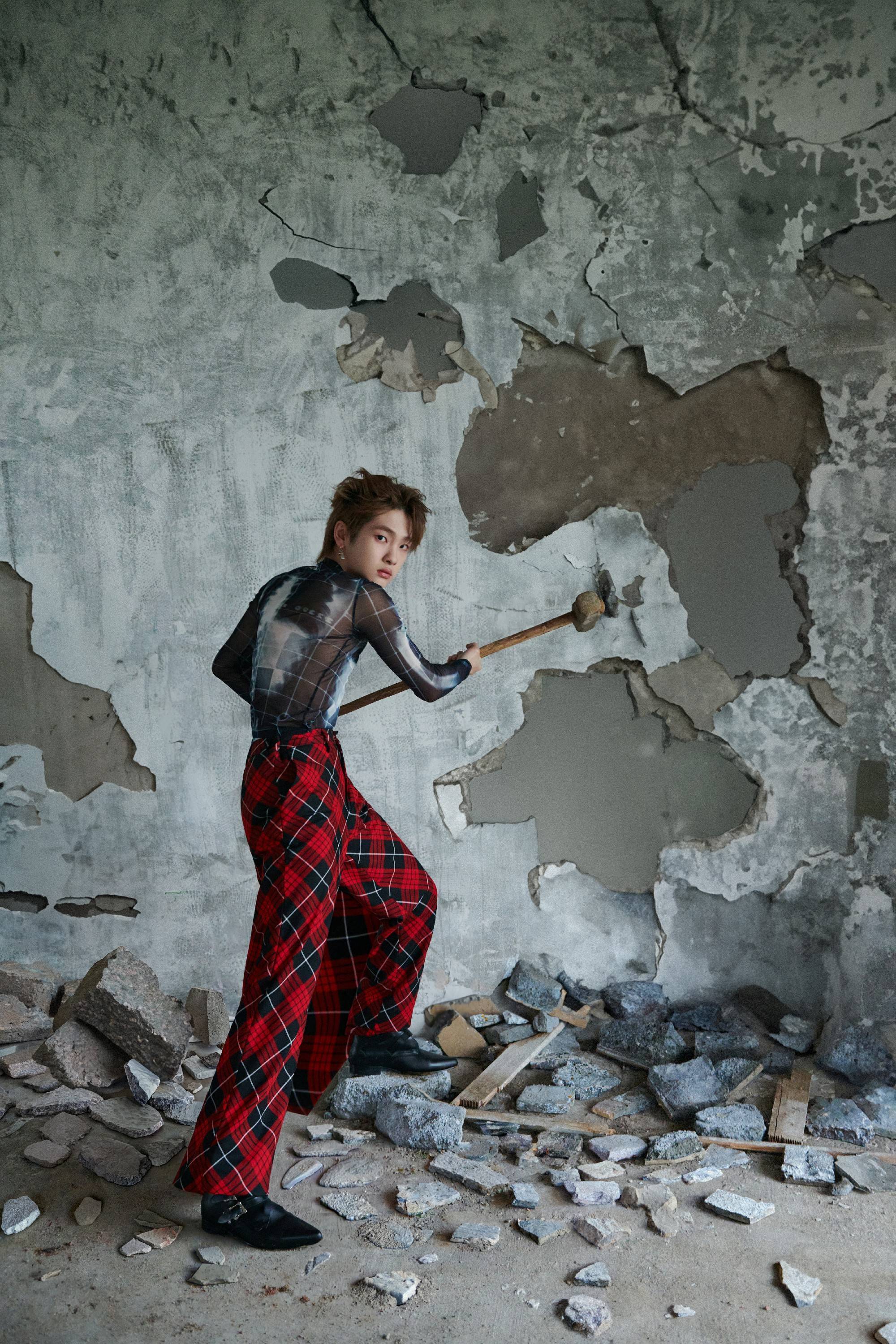 周震南闪耀qq音乐超级巅峰之夜:先锋造型狂吸睛,多元舞台获好评